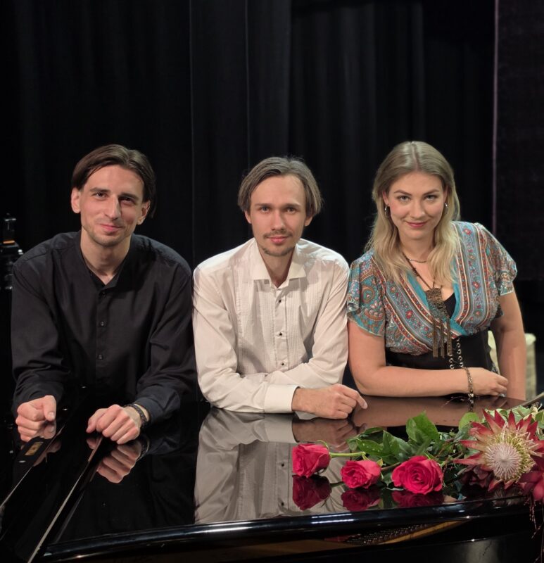 „Prancūzų operos vakaro“ atlikėjai – pianistas Petro Bondar, baritonas Marius Bytautas ir sopranas Vasarė Gritėnaitė. Nuotrauka iš asmeninio archyvo.
